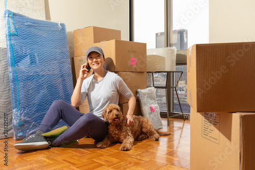Canvas Print moving into city apartment