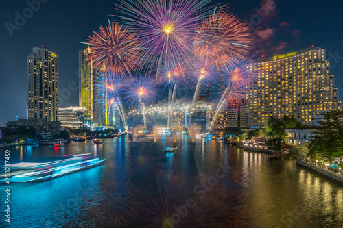 Canvas Print Fantastic Multicolor Firework exploding over the Bangkok Cityscape river side fo