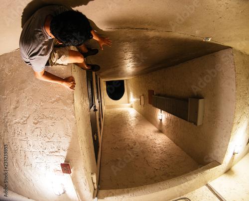 Canvas-taulu A forced perspective shot of someone looking down a hallway