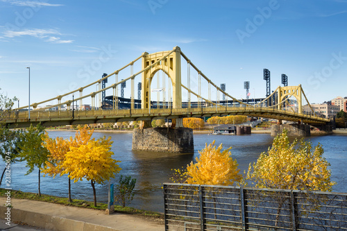 Obraz na płótnie Yellow bridges and fall foliage of Pittsburgh, Pennsylvania.