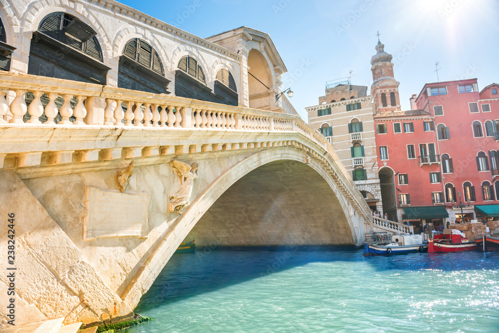 Naklejka premium Most Rialto na Grand Canal w Wenecji