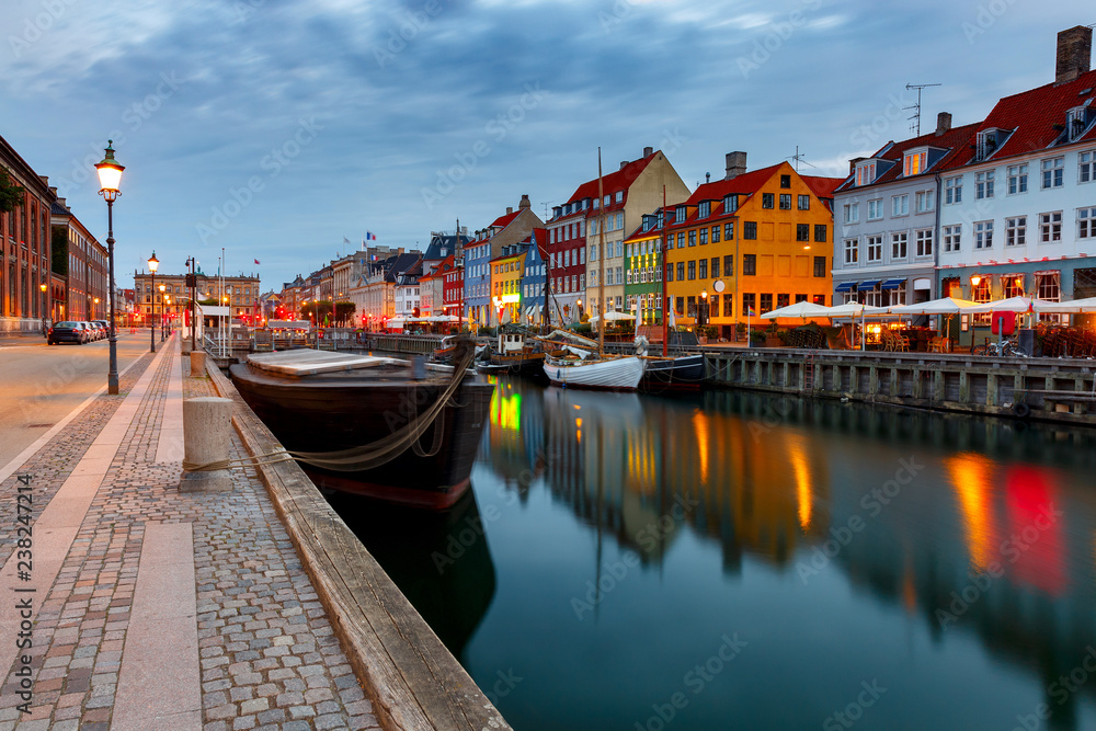 Fototapeta premium Copenhagen. The Nyhavn channel is at dawn.