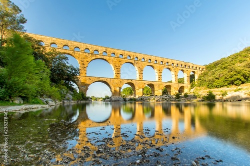 Obraz na plátně pont du Gard et son reflet