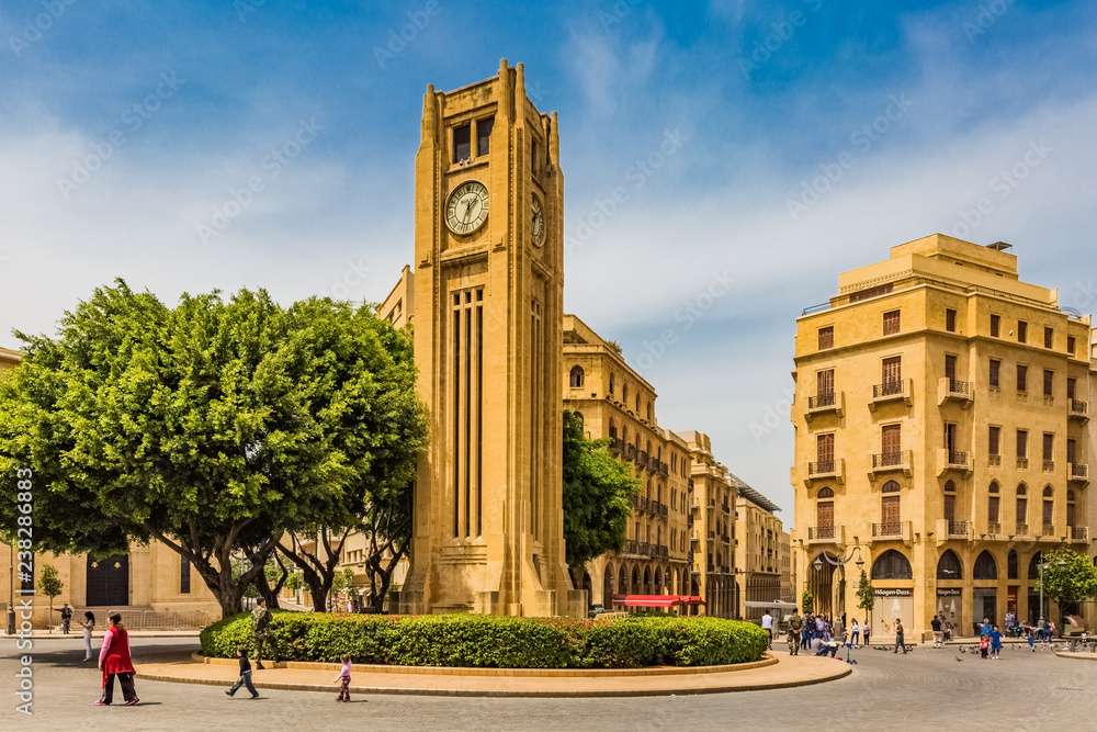 Fototapeta premium Plac Nijmeh w centrum Bejrutu, stolicy Libanu, na Bliskim Wschodzie
