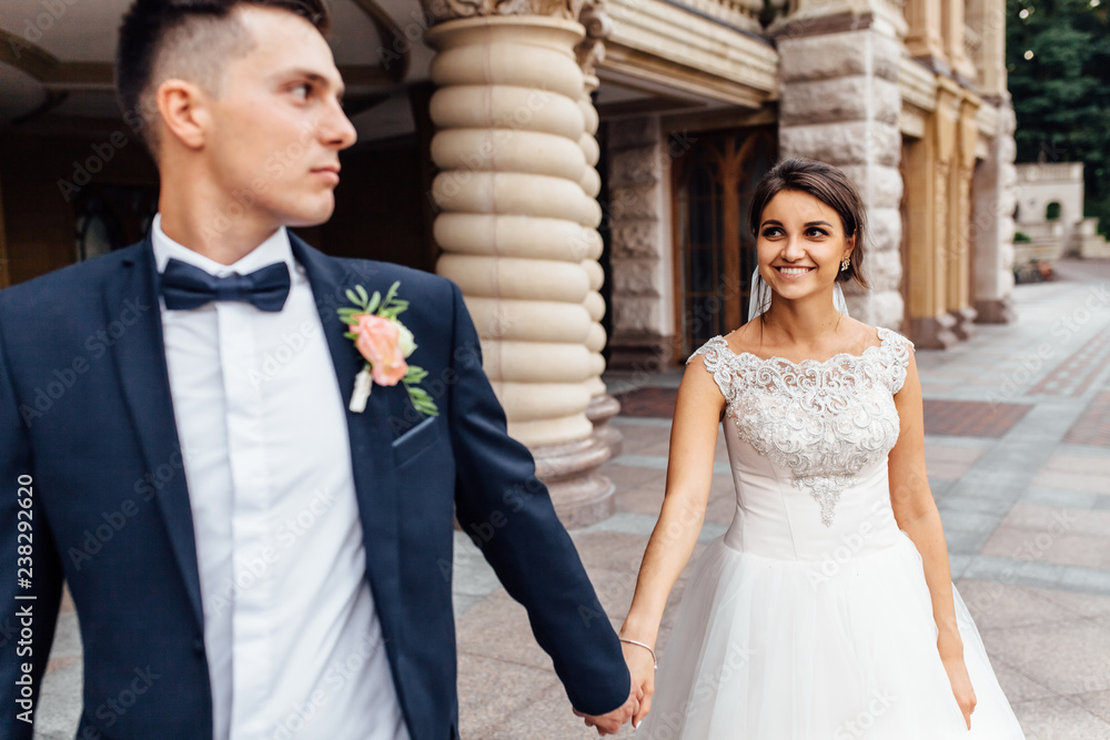 Naklejka premium portrait of the bride and groom near the building, a couple in love