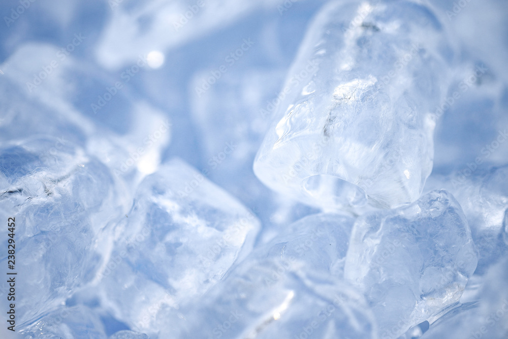 Ice cube with a hole in the middle for the cooling of food, beverages and fresh. Ice cube with a hole in the middle for the cooling of food, beverages and fresh.