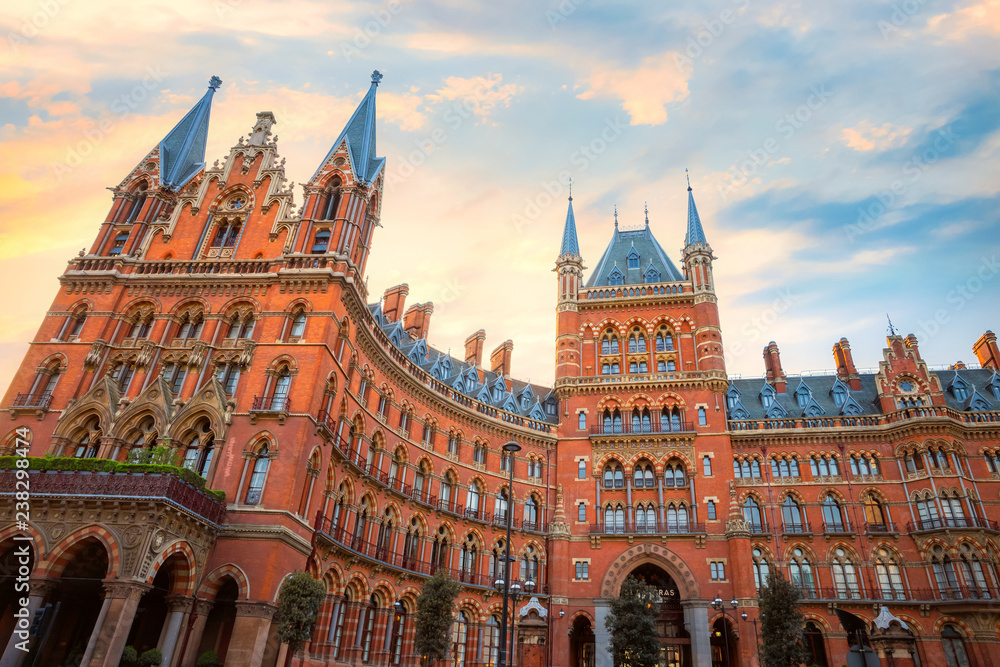 Obraz premium St Pancras stationin London, UK