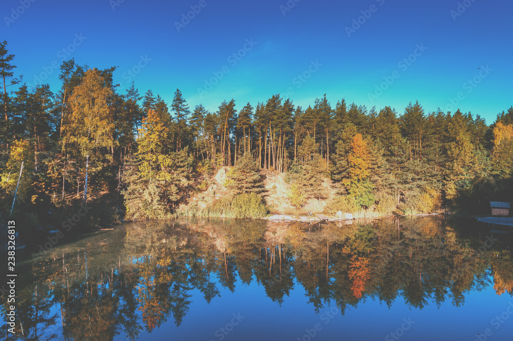 Fototapeta premium Aerial view of the beautiful lake in the autumn forest