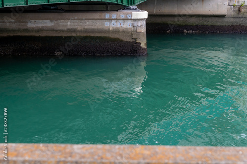 都市河川（汽水域）の橋脚暗部 シーバスフィッシングのポイント