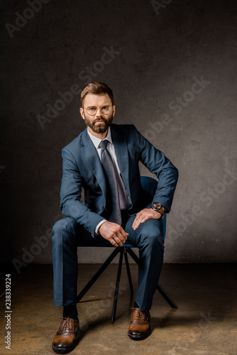 Fotografie confident businessman sitting in formalwear on chair