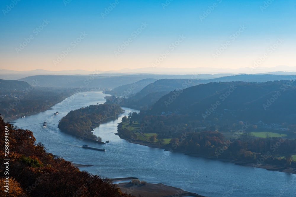 Blick auf den Rhein von Schloss Drachenburg aus