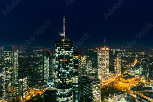 Blick über Frankfurt bei Nacht