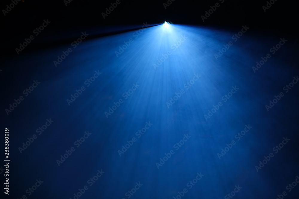 spot lumière spectacle concert faisceau lumineux bleu led scène
