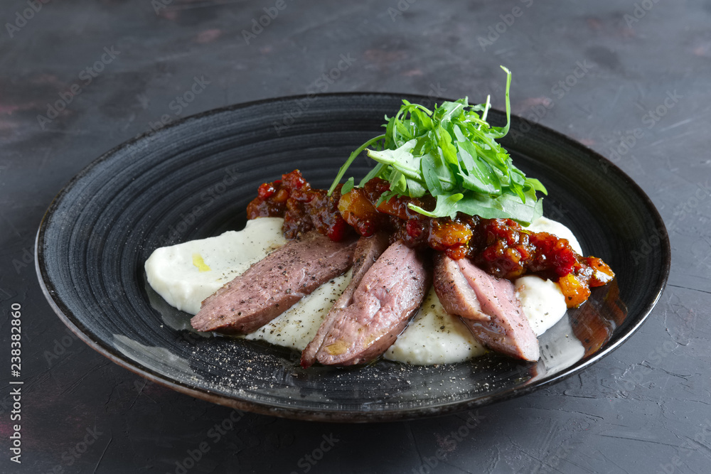 Roasted beef with caramelized vegetables and arugula Roasted beef with caramelized vegetables and arugula