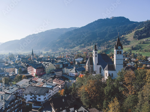 Obraz na płótnie Kitzbuehel - cozy Alpine town w salonie