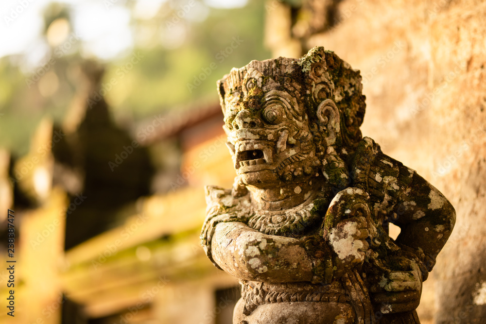 Φωτογραφία Stone carved demons protecting the staircase entrance of Pura Kehen hindu temple in Bali, Indonesia