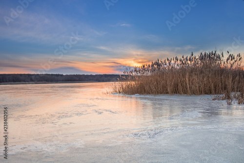 Fototapeta Naklejka Na Ścianę i Meble -  Winter paysage landscape of sunset evening iced river
