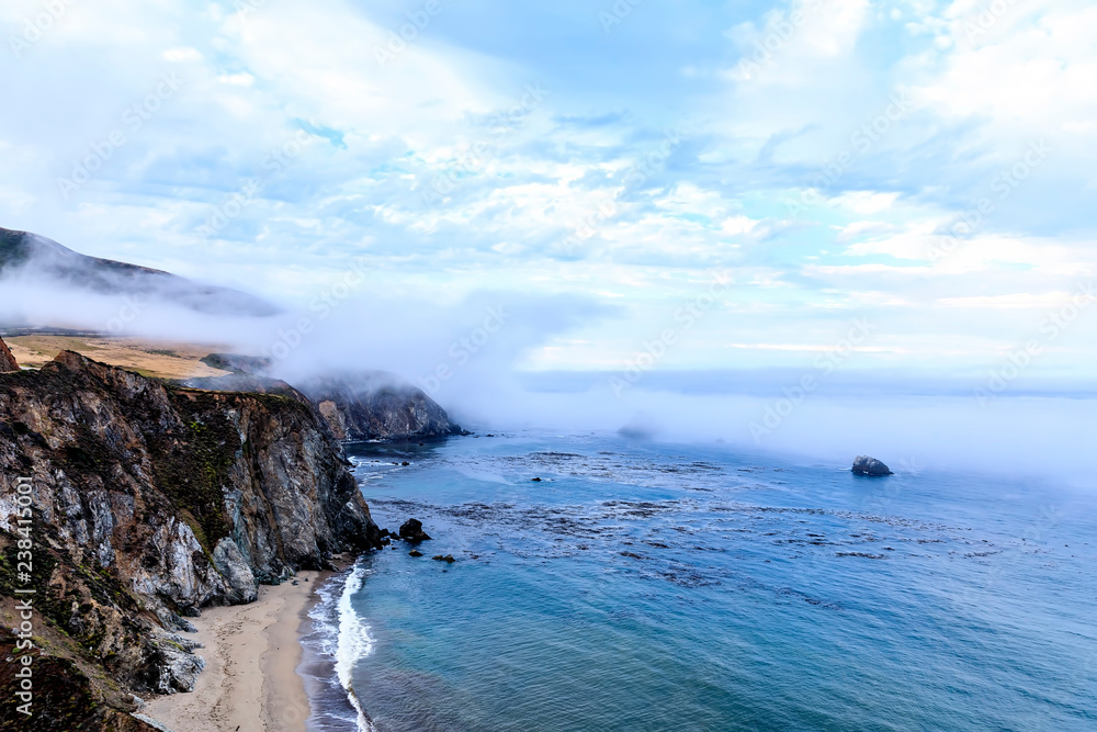 Obraz premium Coastline along Big Sur, Highway 1, CA