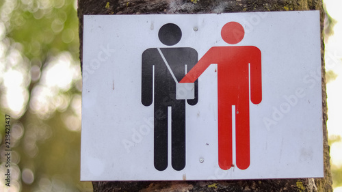 Bild auf Leinwand "Beware of pick pockets" awareness sign at a public place