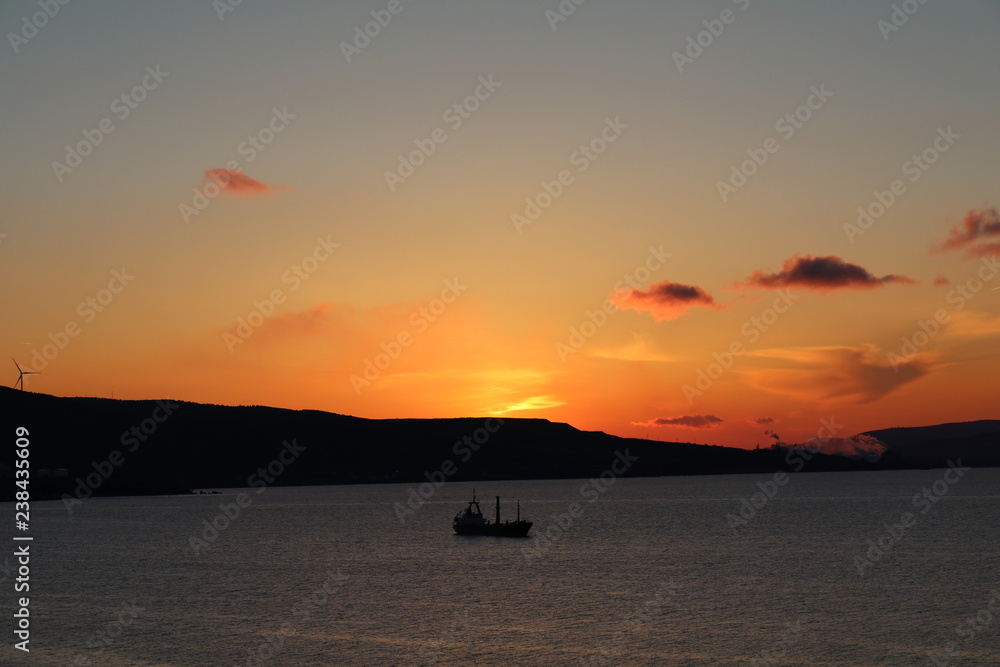 Fototapeta premium sunset over the sea