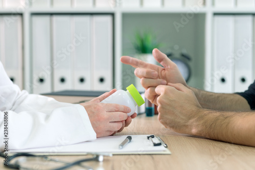 Принти на полотні Doctor and patient discuss dietary supplement therapy
