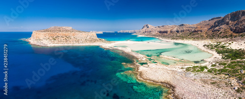 Photo Balos lagoon on Crete island with azure clear water, Greece, Europe