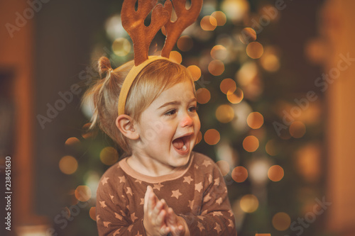 Tablou pe pânză Baby on kid's Christmas party