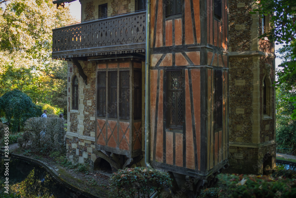 the castle of Monte Cristo (Chateau de Monte-Cristo), which is associated with an amazing story, and the hero of which is Alexandre Dumas Sr.