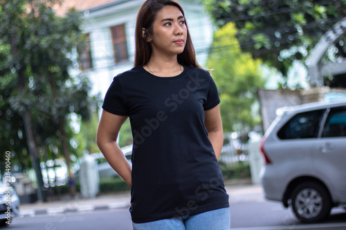 Young woman wearing black t-shirt, ready for your mockup design or presentation your design project © DendraCreative