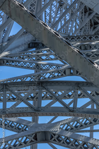 Detailed view at the D. Luis bridge structure, bue sky as background © Miguel Almeida