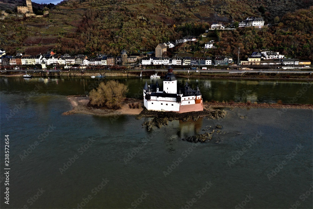 Naklejka premium Burgen und Dörfer am Rhein