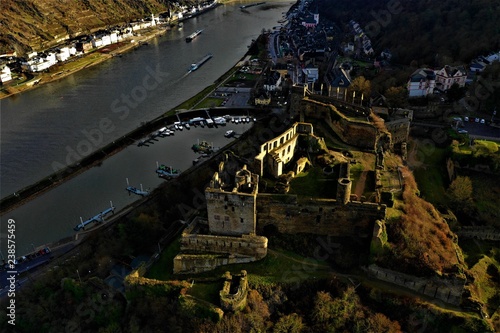Burgen und Dörfer am Rhein © Roman