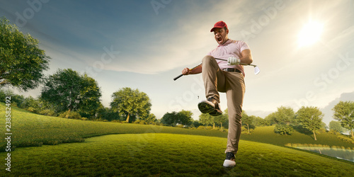 Bild auf Leinwand Male golf player on professional golf course