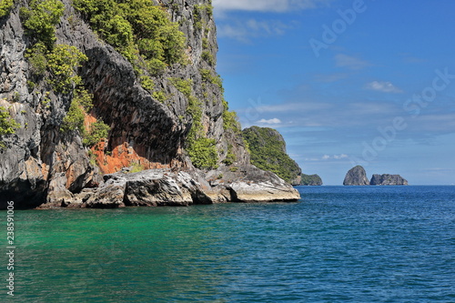 Sailing Bacuit bay: Popolcan-Entalula-Miniloc islands and Twin Rocks. El Nido-Palawan-Philippines-0845