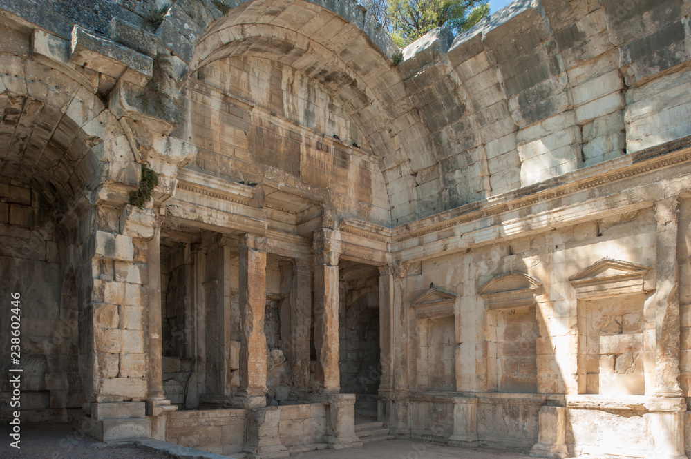 Diana-Tempel in Nimes in Südfrankreich Diana-Tempel in Nimes in Südfrankreich