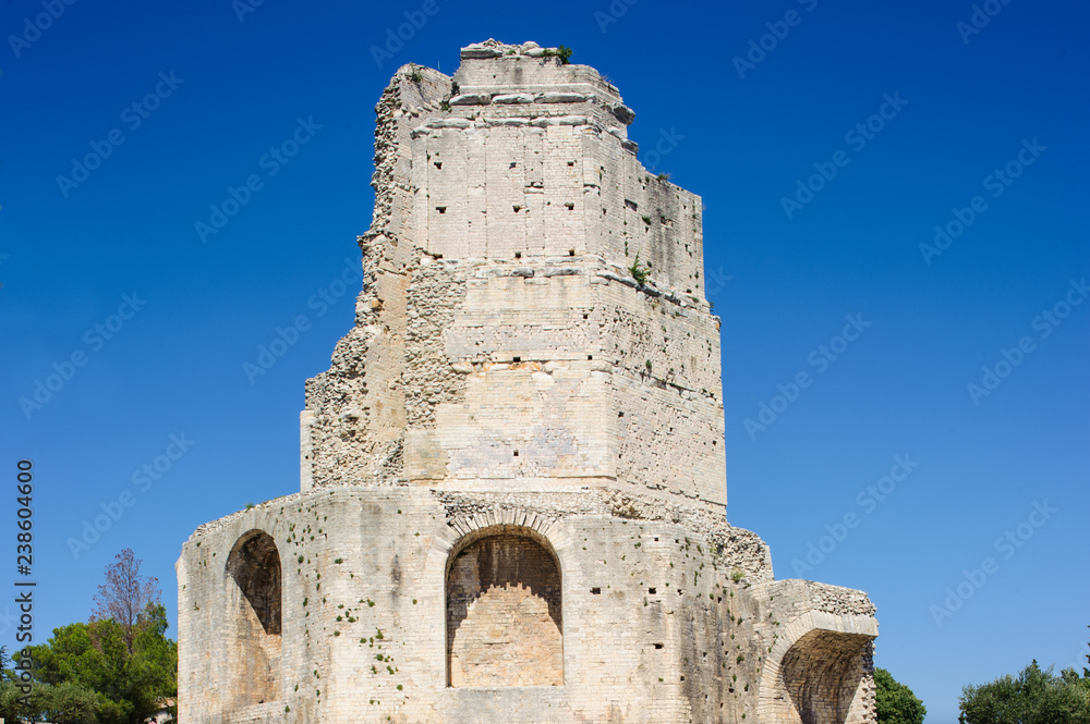 Tour Magne in Nîmes in Südfrankreich Tour Magne in Nîmes in Südfrankreich