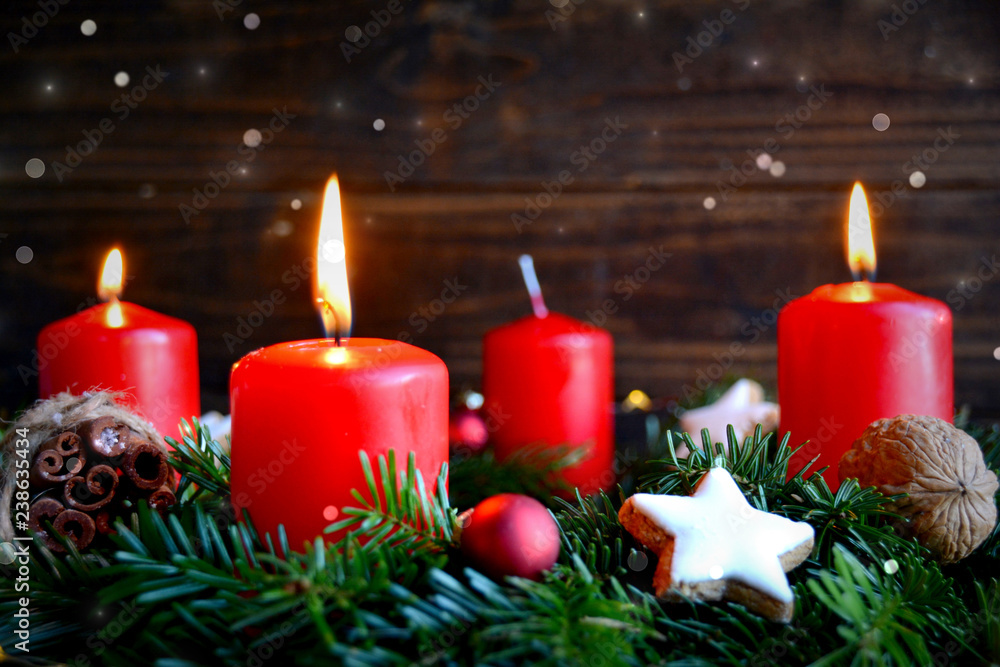 Adventskranz - Adventskerzen dritter Advent Adventskranz - Adventskerzen dritter Advent