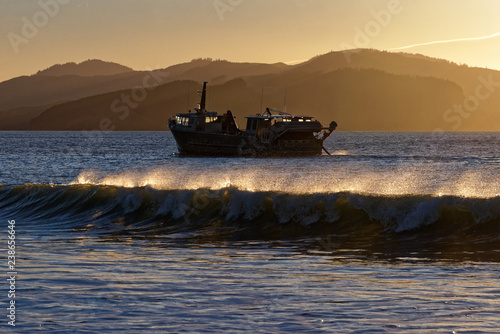 Slika na platnu The early morning trawl