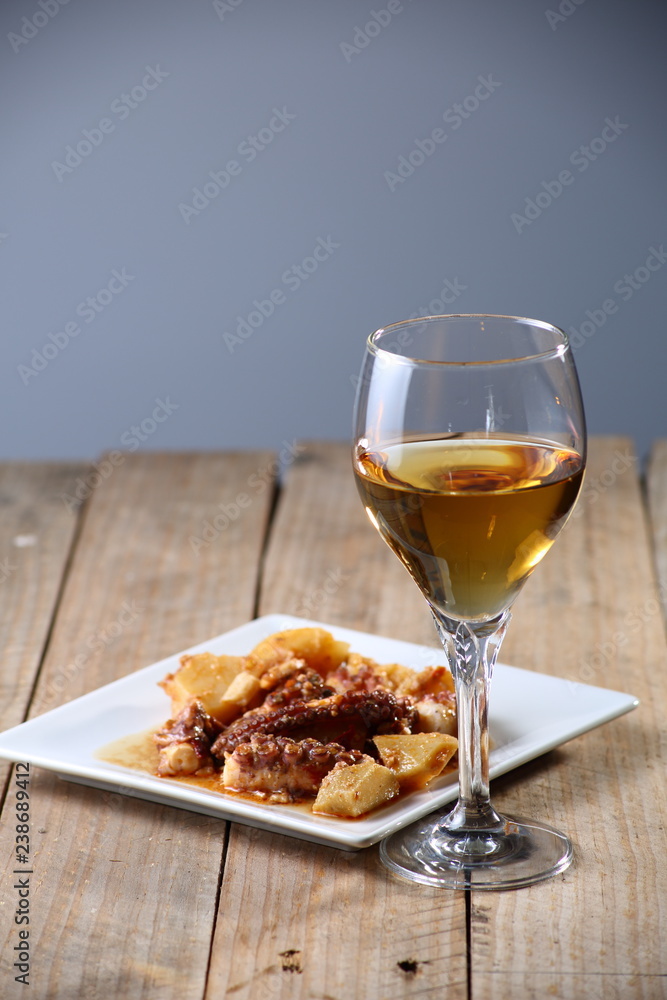 Naklejka premium bodegón de comida y bebida