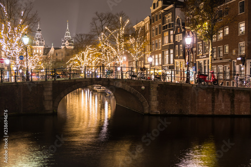 Canvas Print Nachtaufnahme weihnachtlich beleuchtetes Amsterdam