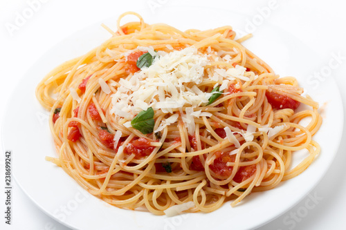 Spaghetti in tomato and basil sauce