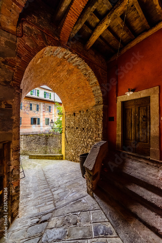 Fotografie A pedestrian pass way, Barga, Italy