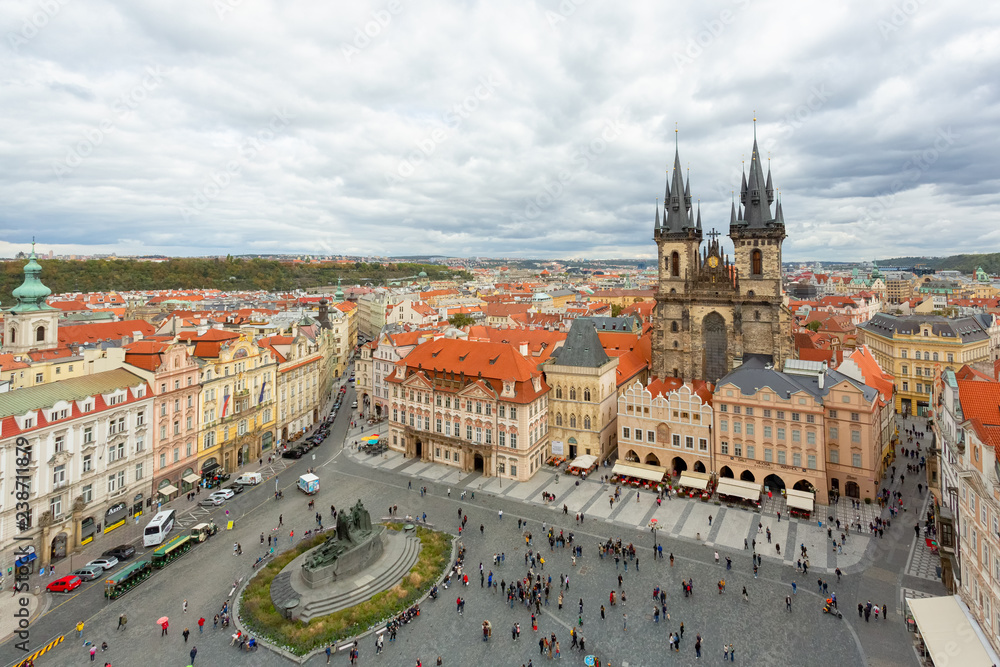 Obraz premium Rynek w Pradze Republika Czeska, wschód słońca na panoramę miasta w astronomicznej wieży zegarowej