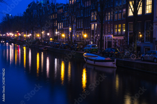 Grachten in Amsterdam bei Nacht © MarkusBraun