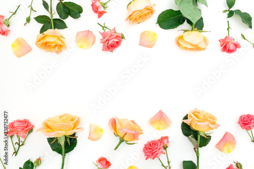 Fototapeta Naklejka Na Ścianę i Meble -  Floral frame made of roses flowers and petals on white background. Flat lay, top view.