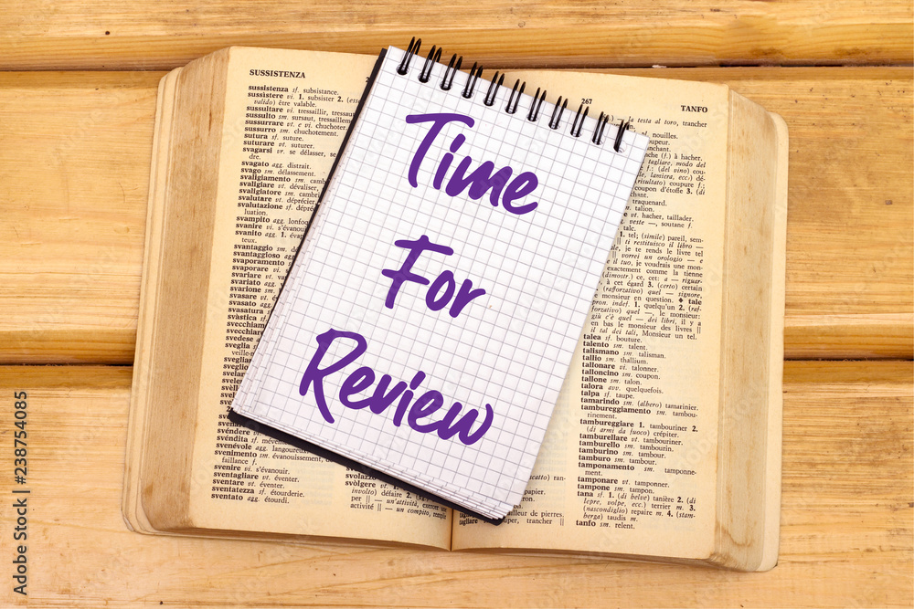 Naklejka premium Writing note showing Time For Review on notebook