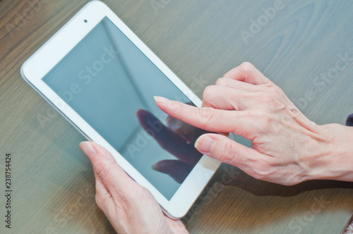 Handle the tablet at hand