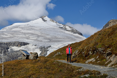 Wanderer am Gamsgrubenweg, Kaiser-Franz-Josefs-Höhe photo