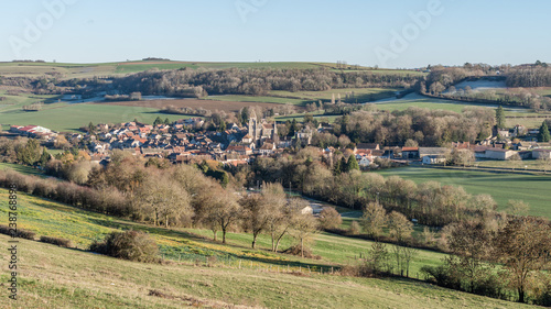 Sainte Seine l'abbaye vue des hauteurs en Bourgogne Franche Comté 