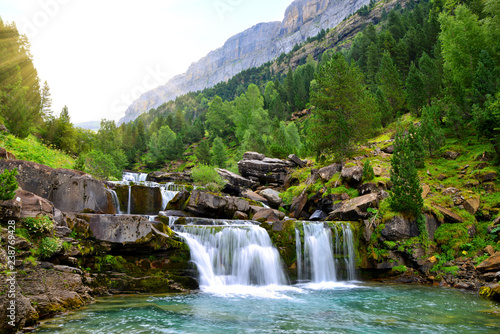 Fotografiet Waterfall in Ordesa and Monte Perdido National Park
